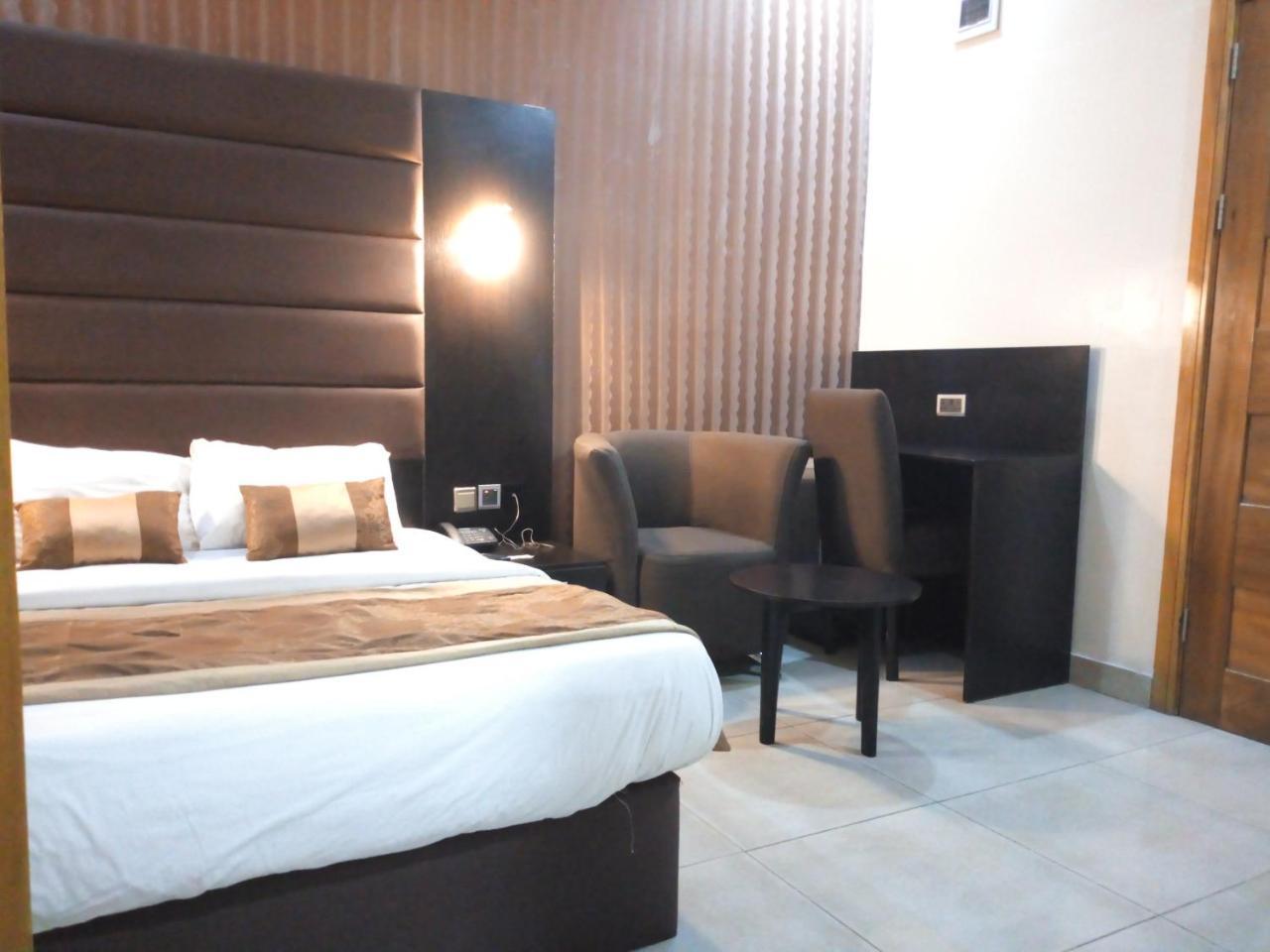 Bana Hotel & Suites Lagos Luaran gambar