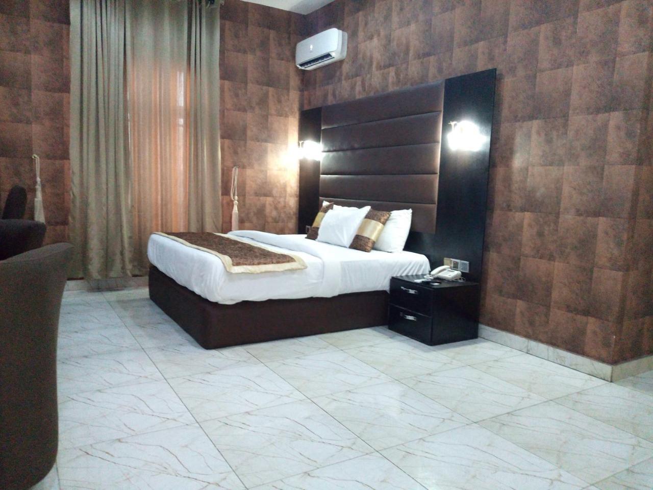 Bana Hotel & Suites Lagos Luaran gambar