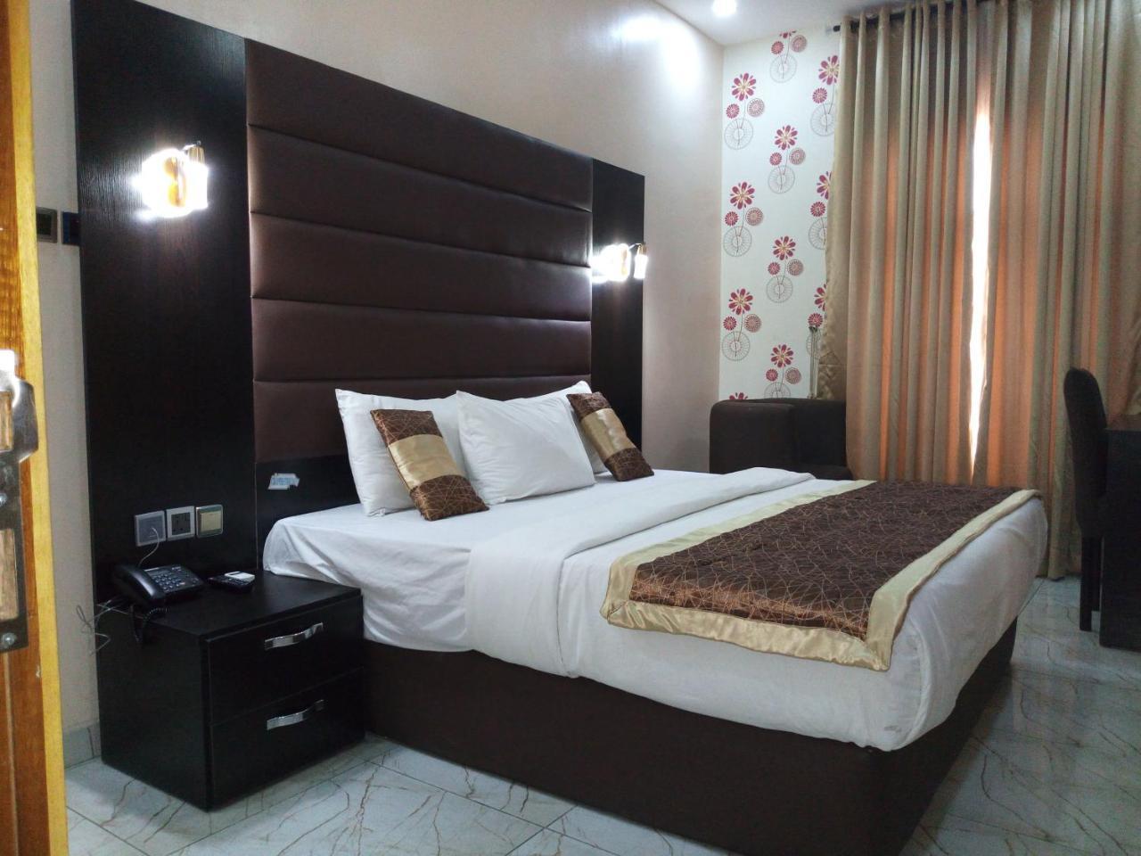 Bana Hotel & Suites Lagos Luaran gambar