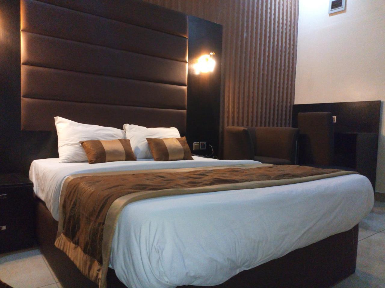 Bana Hotel & Suites Lagos Luaran gambar