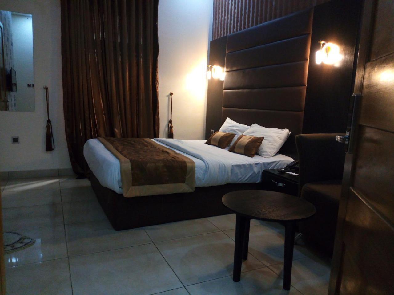 Bana Hotel & Suites Lagos Luaran gambar