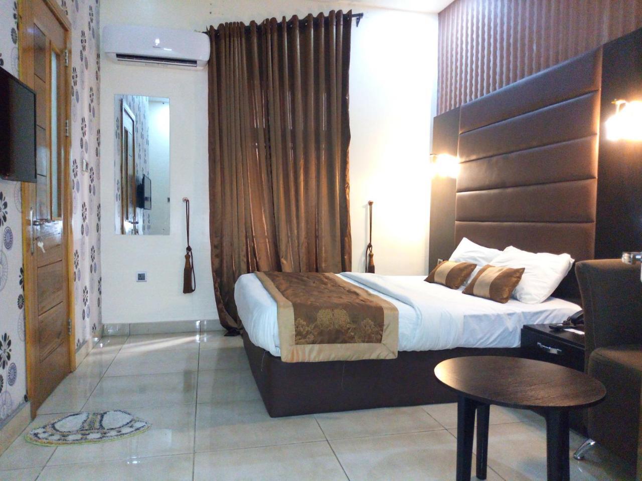 Bana Hotel & Suites Lagos Luaran gambar