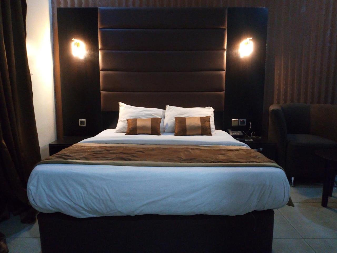 Bana Hotel & Suites Lagos Luaran gambar