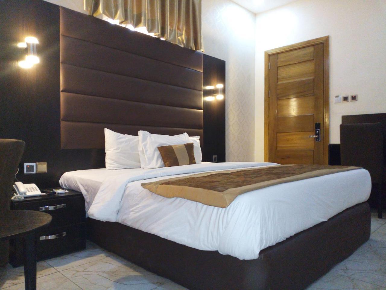 Bana Hotel & Suites Lagos Luaran gambar