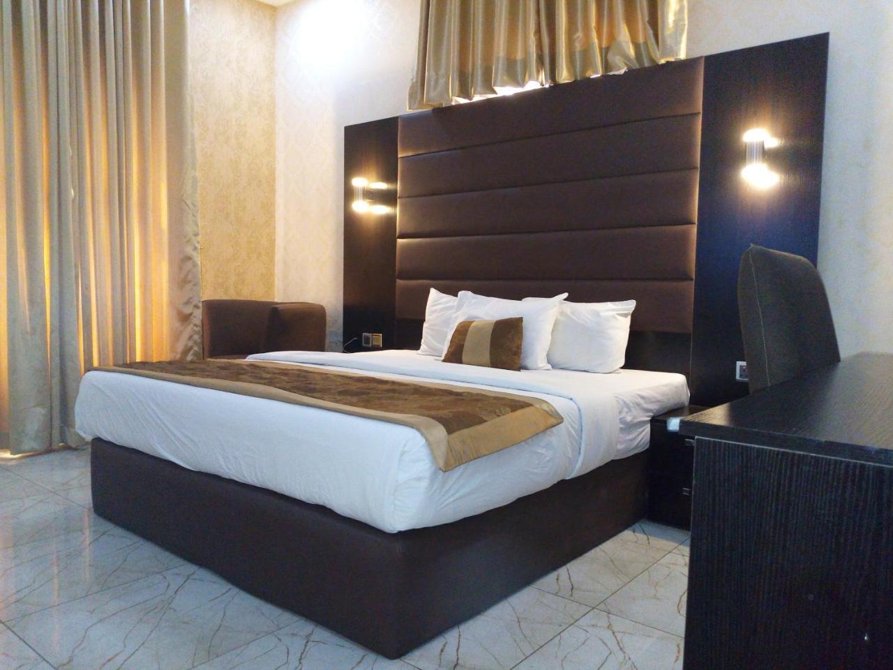 Bana Hotel & Suites Lagos Luaran gambar