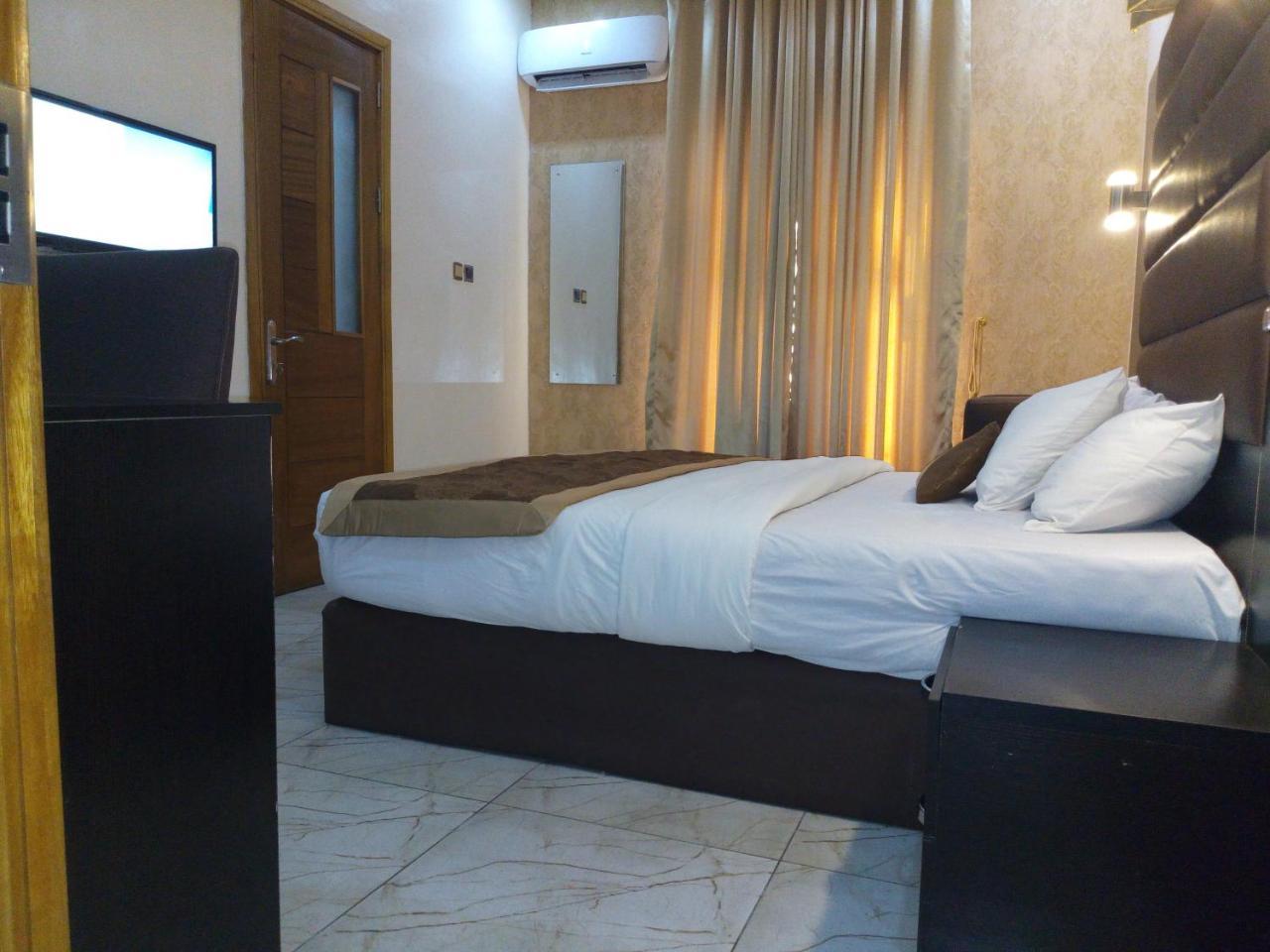 Bana Hotel & Suites Lagos Luaran gambar
