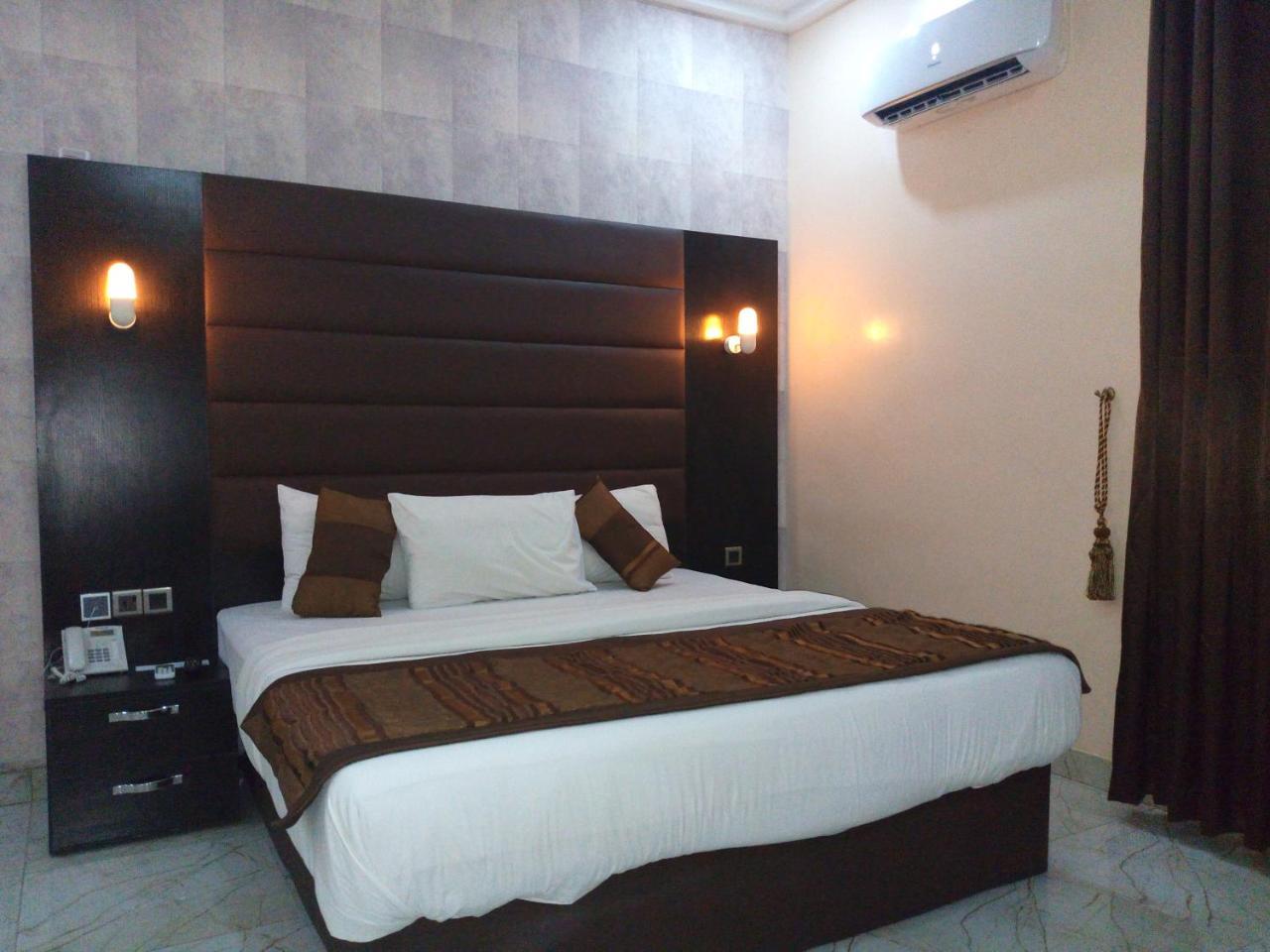 Bana Hotel & Suites Lagos Luaran gambar