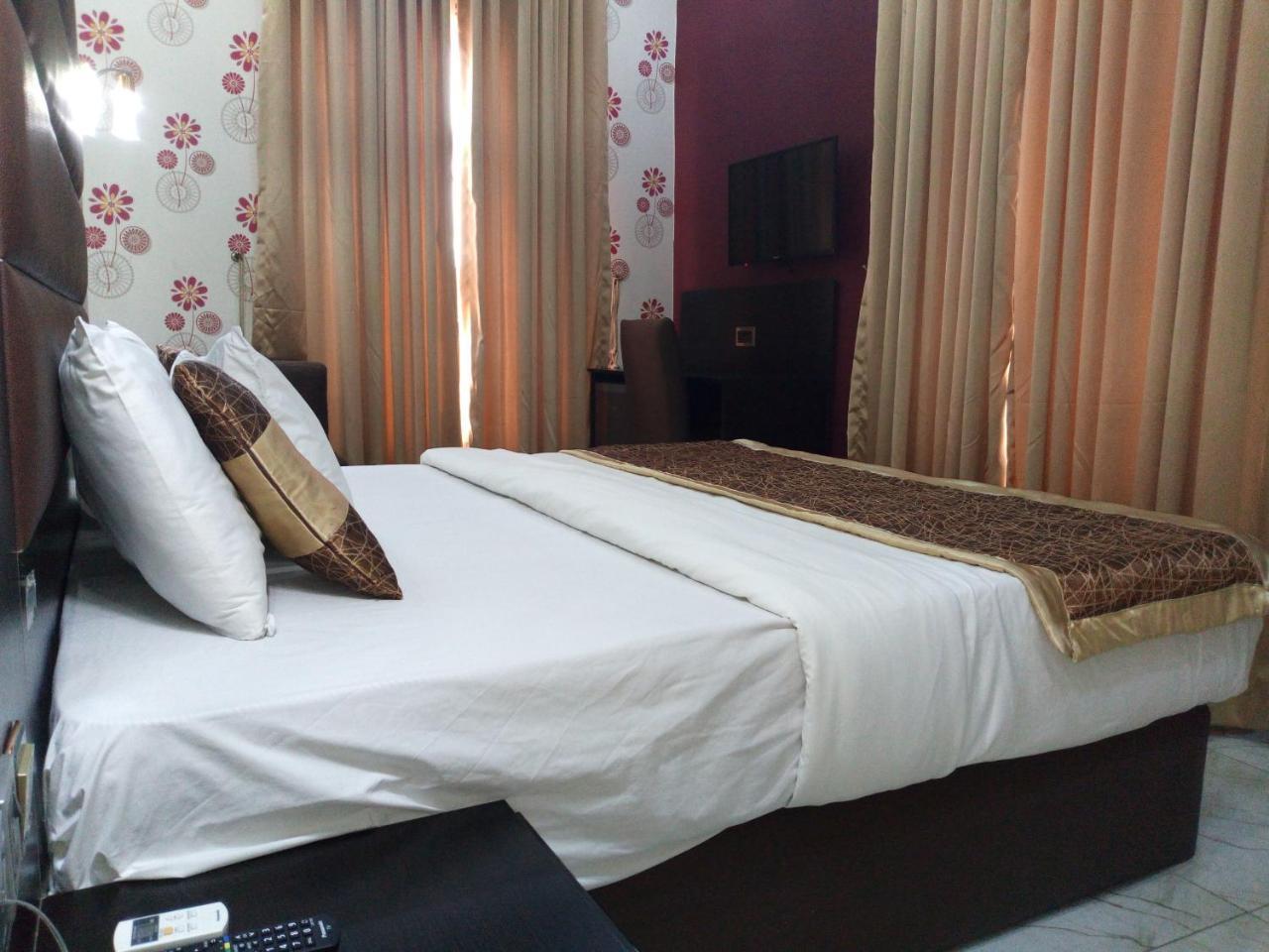 Bana Hotel & Suites Lagos Luaran gambar