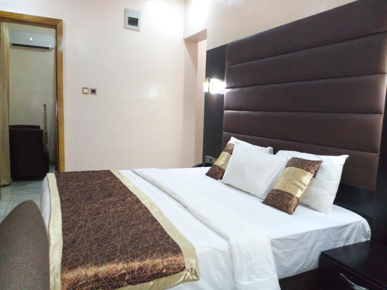 Bana Hotel & Suites Lagos Luaran gambar