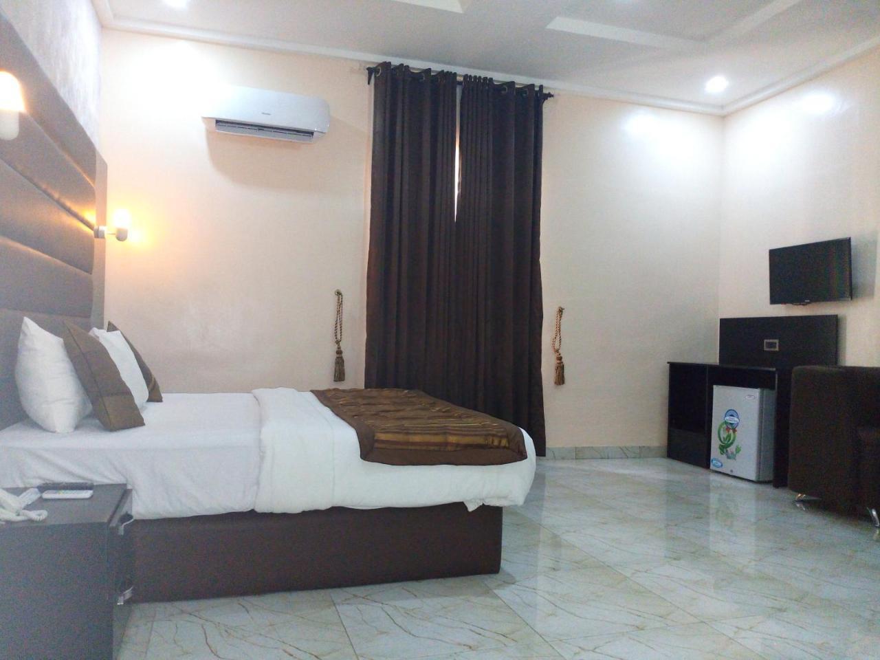 Bana Hotel & Suites Lagos Luaran gambar