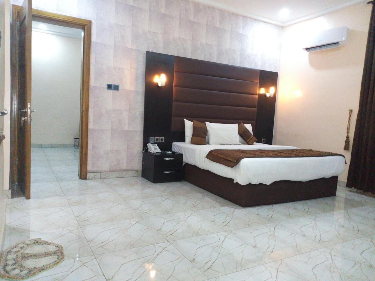 Bana Hotel & Suites Lagos Luaran gambar