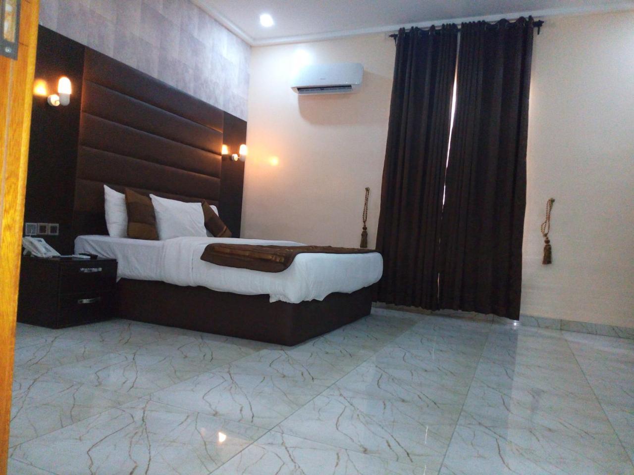 Bana Hotel & Suites Lagos Luaran gambar