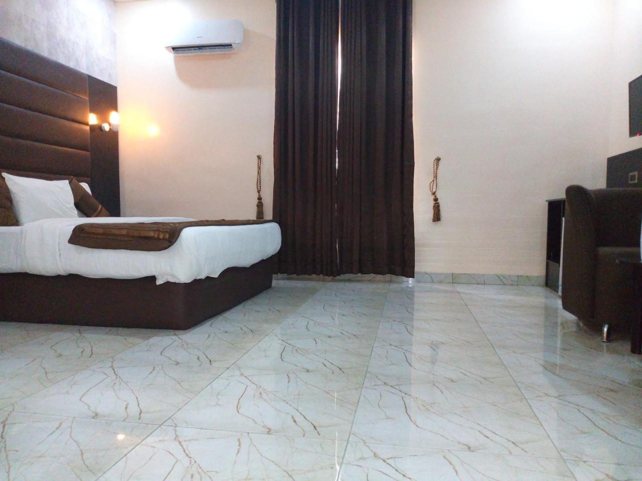 Bana Hotel & Suites Lagos Luaran gambar
